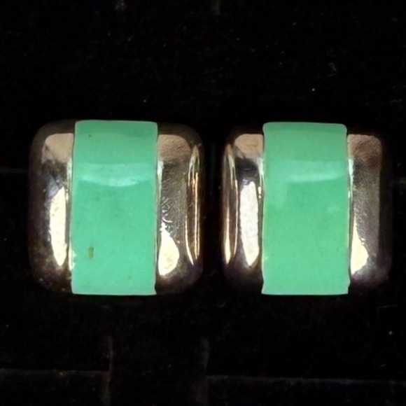 Vintage Silvertone and mint green pierced earrings - Picture 4 of 6
